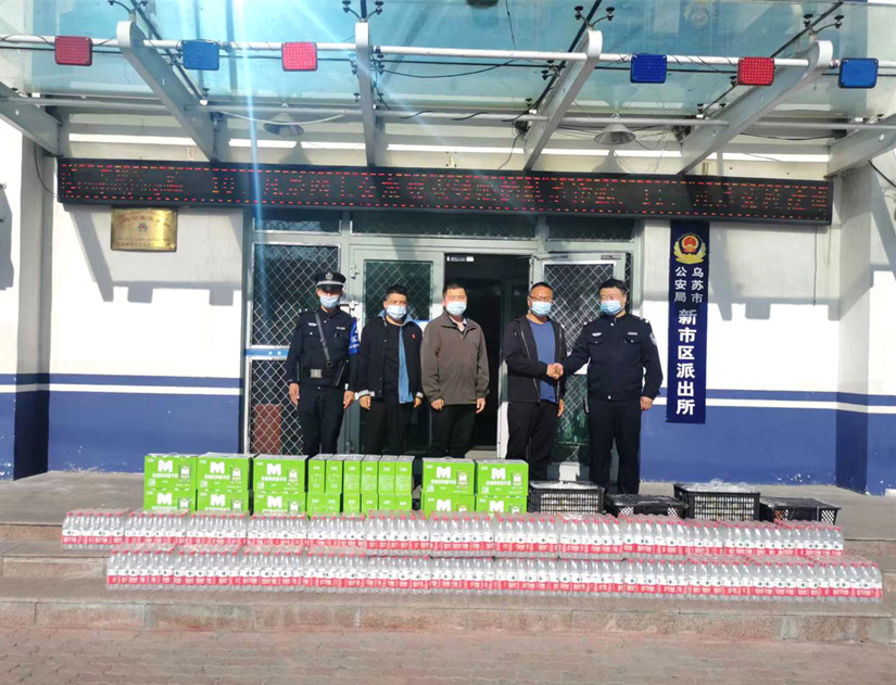 1656988818765670.jpg 圖為:烏蘇北園春市場“五一”慰問抗疫一線公安干警_副本.jpg