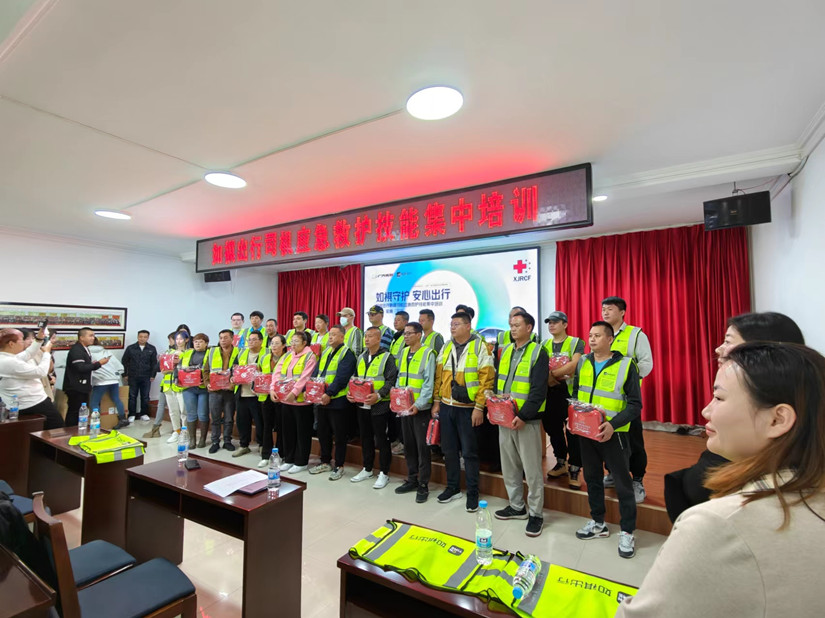 1695808159654417.jpg 圖為:北園春運輸公司組織網(wǎng)約車駕駛員急救培訓(xùn)(四.4)_副本.jpg